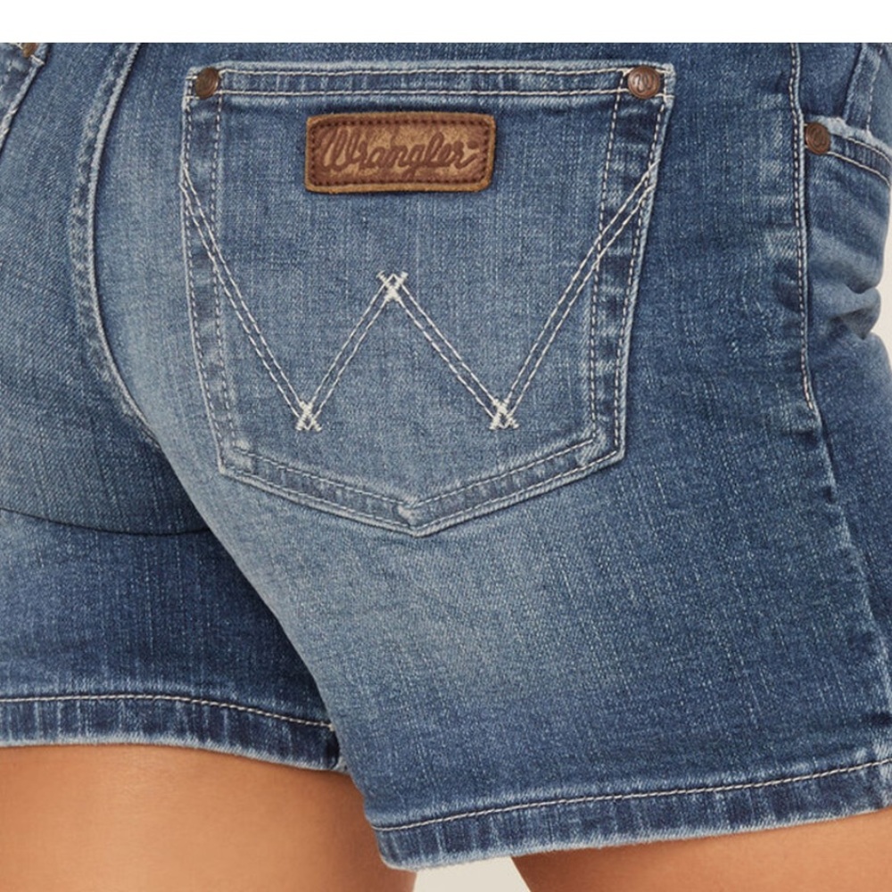 🆕Wrangler Shorts. Retro Mae mid rise sz 26” NEW WITH TAGS!